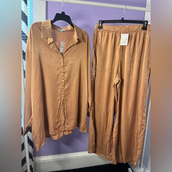 Forever 21+ Pant Set in camel satin NWT Pantone flowy Scandi soft femininity - Picture 6 of 6